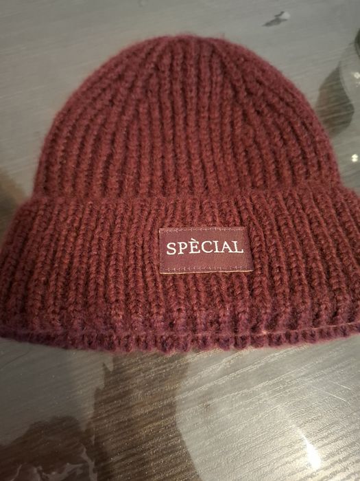 Шапки вязаные женские