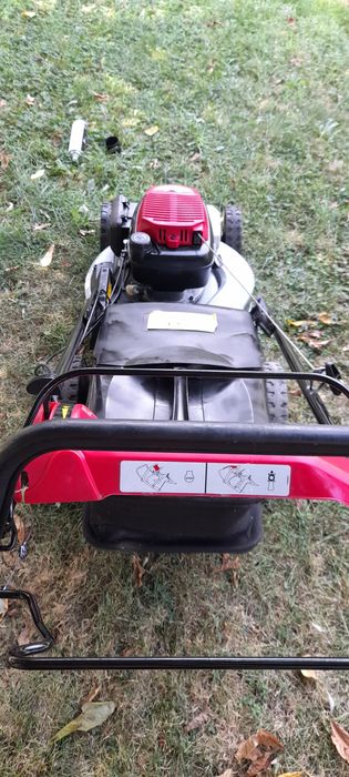 Masina de tuns iarba Honda cu carcasa din aliminiu