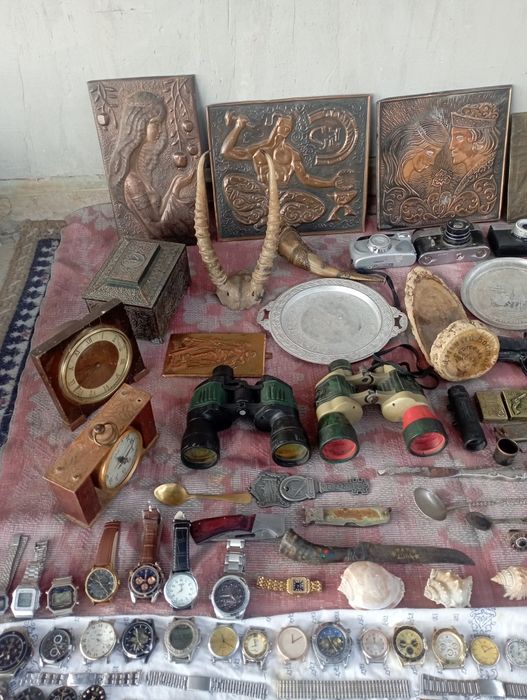 Antikvar buyumlar hammasidan bor aralash hammasi optim sotiladi