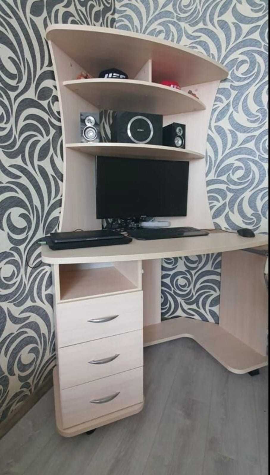 Стол компьютерный угловой