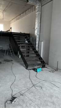 Антресольный этаж, лестница перила, металлоконструкции