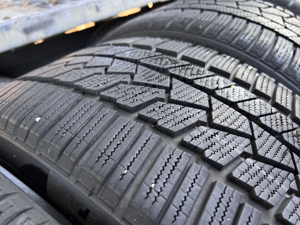255/35/21 V XL Continental TS860S 7.3мм грайфер 4 броя зимни гуми.