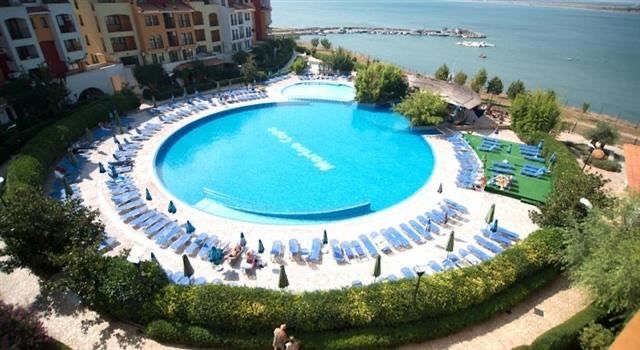 Нощувки в четири звезден комплекс Марина Кейп Ахелой