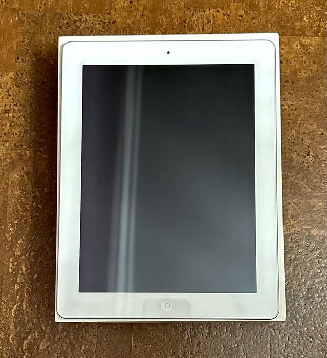 Apple IPad 3 поколения Wi-Fi Cellular 32GB White, 2012 года