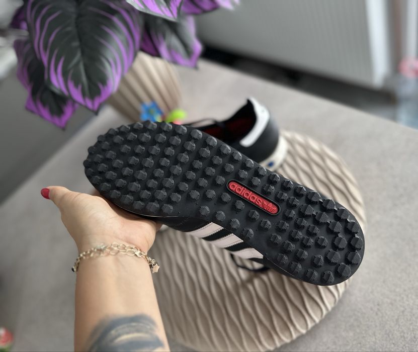 Adidas la trainer black