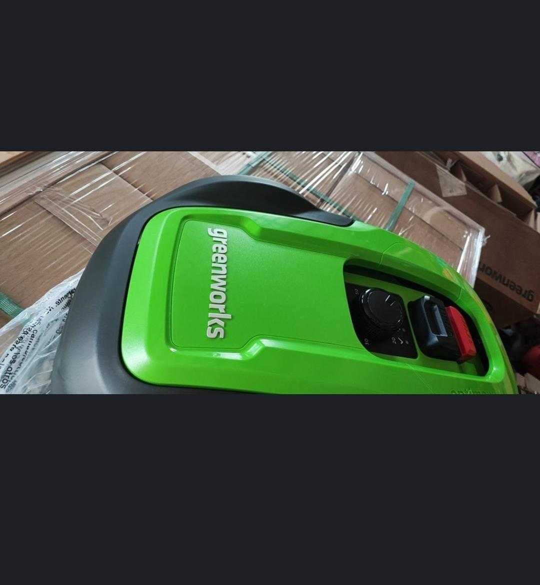 Vand robot tuns iarba gazon electric GreenWorks Optimow S/M