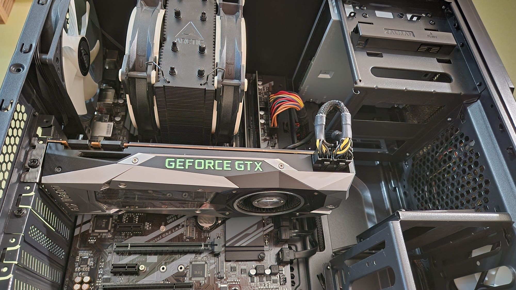 Геймърски компютър i7-8700, EVGA GTX 1080ti, 16 RAM, 126 SSD, 500 HDD