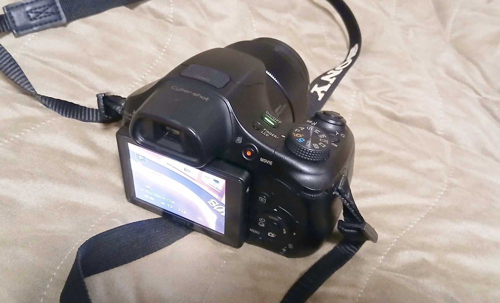 Фотоапарат _ SONY Cyber-shot DSC HX300 _изполозван + чанта +32GB памет