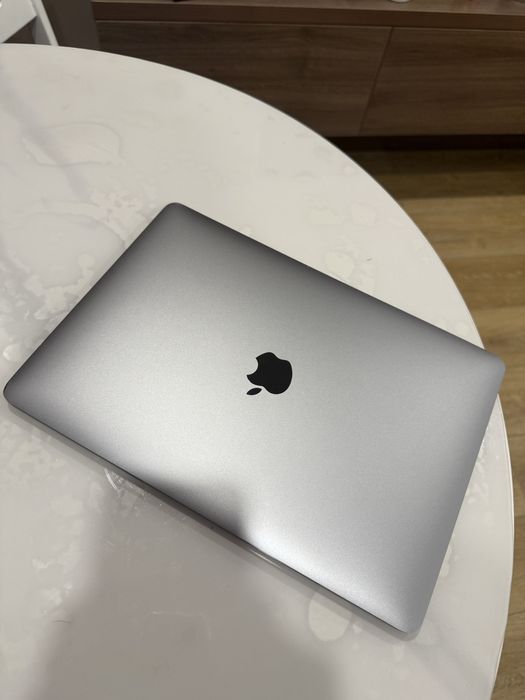Продаю MacBook в хорошем состоянии