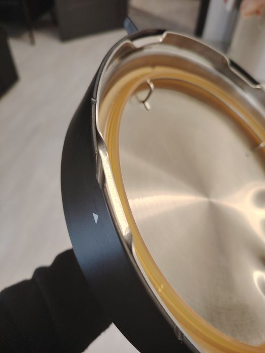 Multicooker perfect functional insa capacul trebuie înlocuit