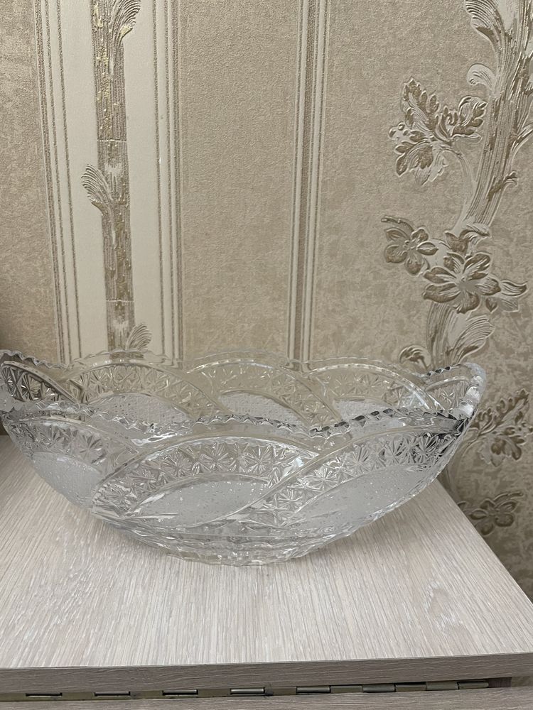 Продам  хрустальную вазу