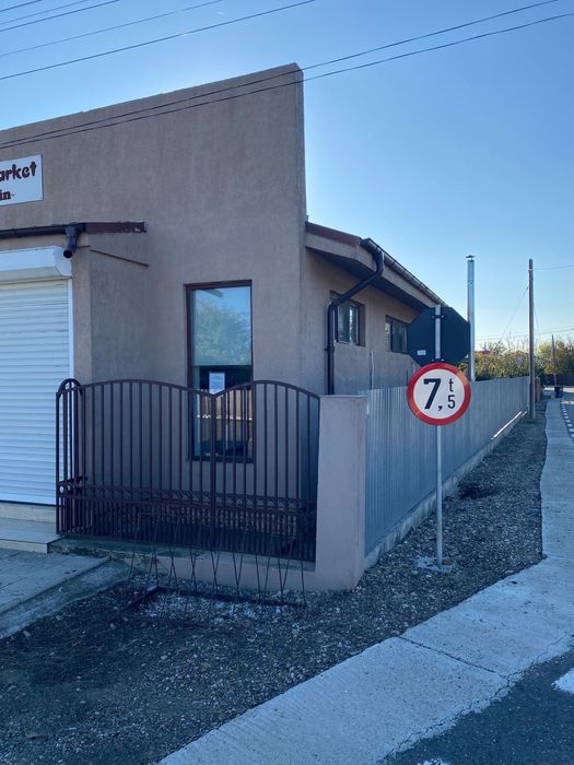 Vand proprietate + spatiu comercial