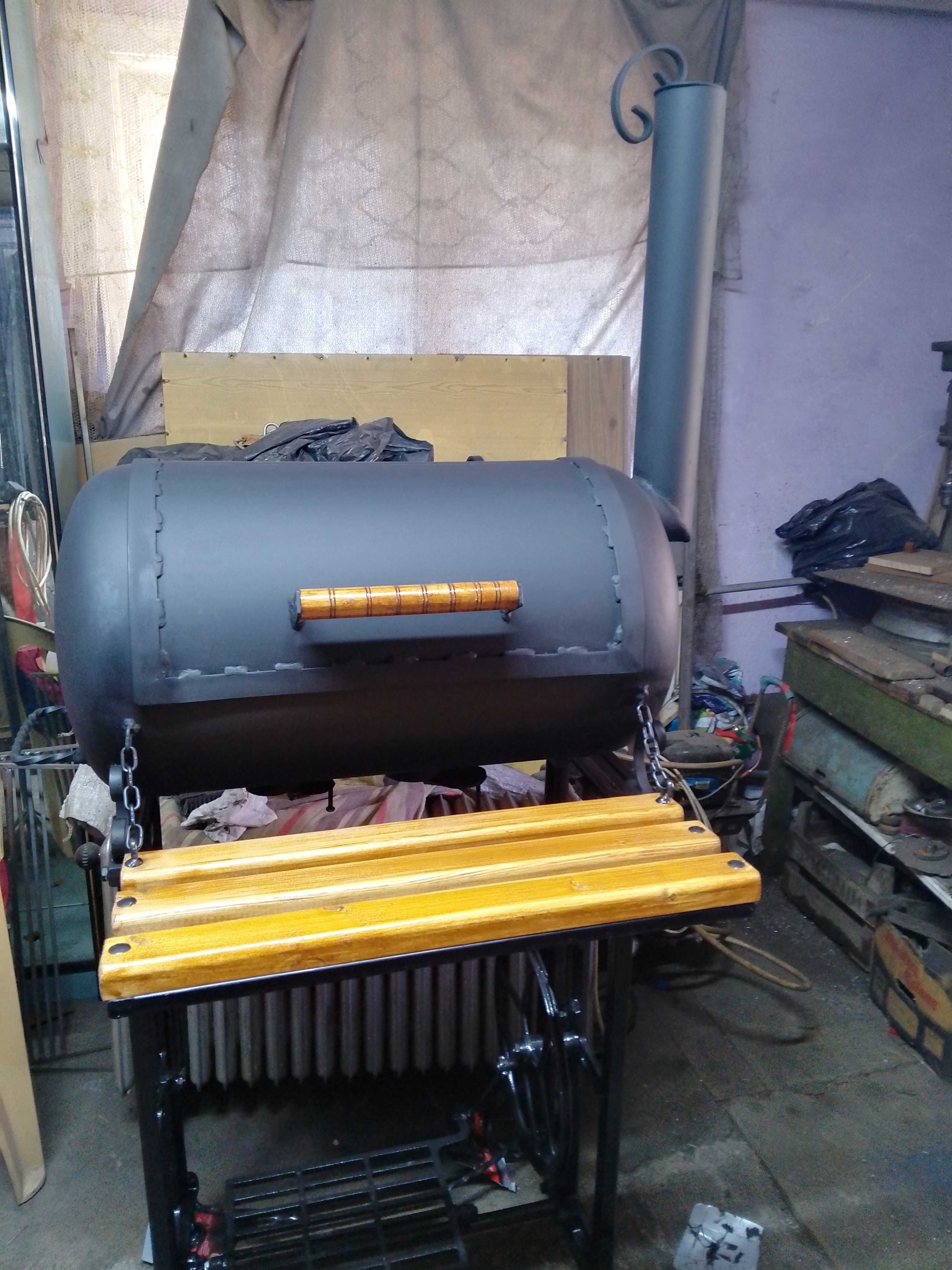 Опушвач на дърва и дървени въглища;BBQ с крачета от шевна машина.