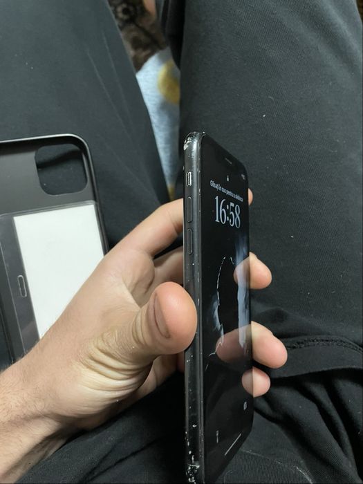 Vand IPhone 12 si  IPhone xr