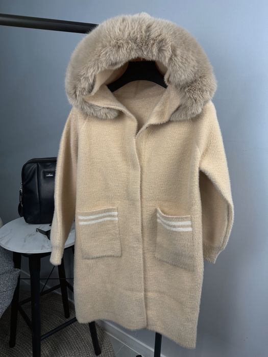 Кашмирена жилетка с пух