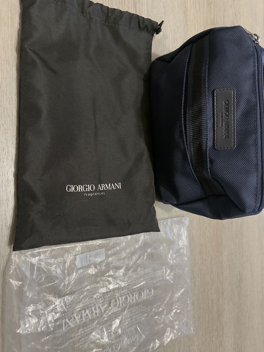 Giorgio Armani Beauty Clutch – чисто нов, с калъф и плик