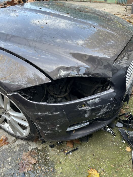 Vand jaguar xj avariat