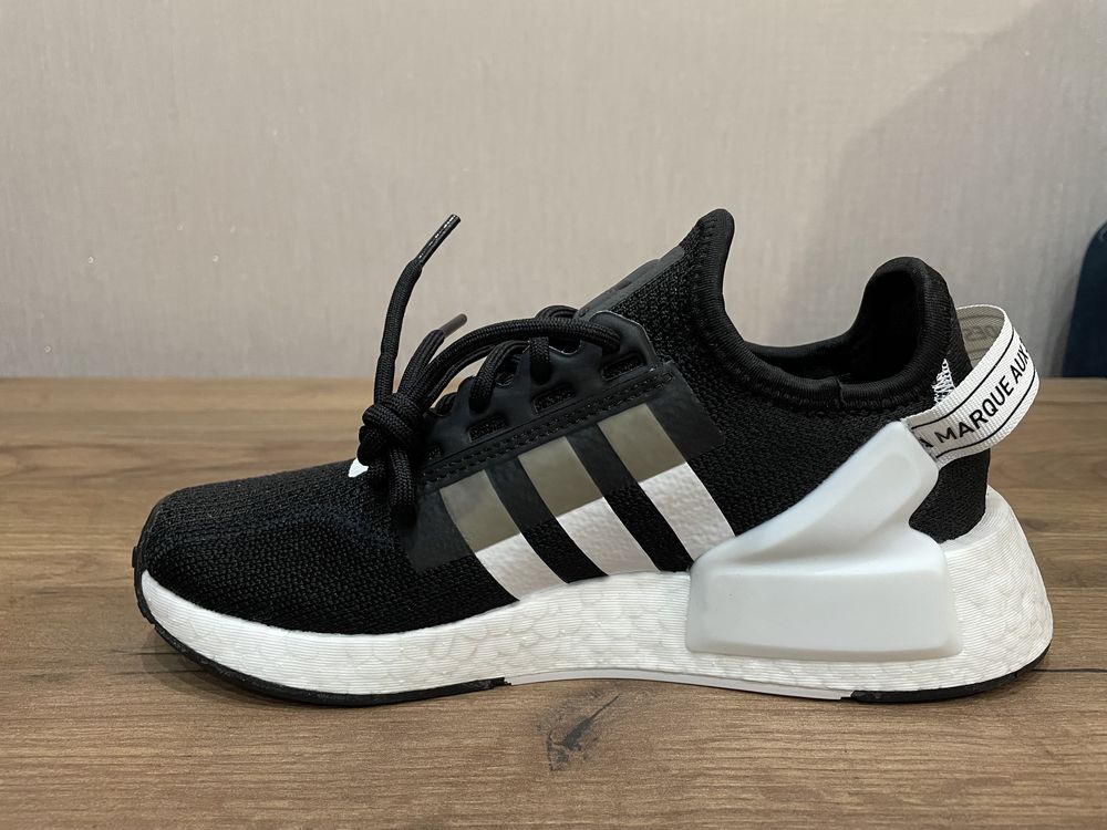 Кроссовки на подростка Adidas NMD R1 V2