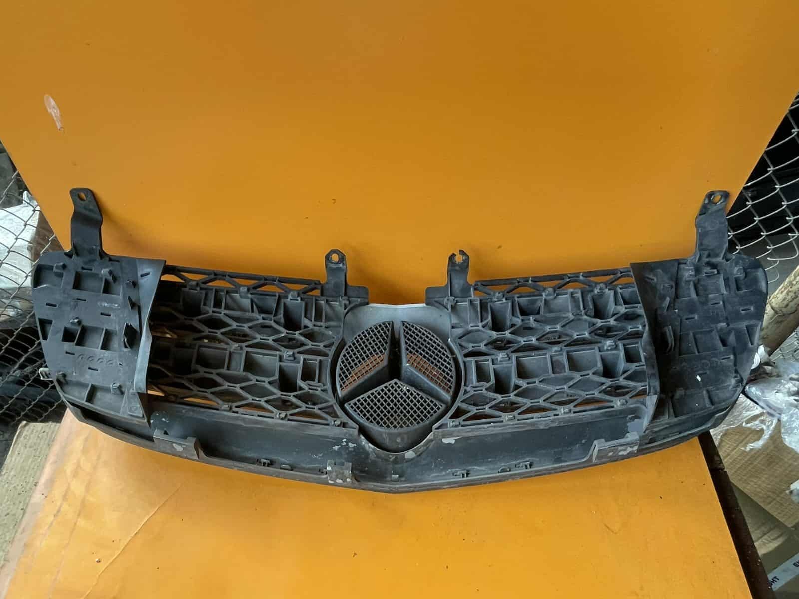 Mercedes W251 R class оригинална решетка маска