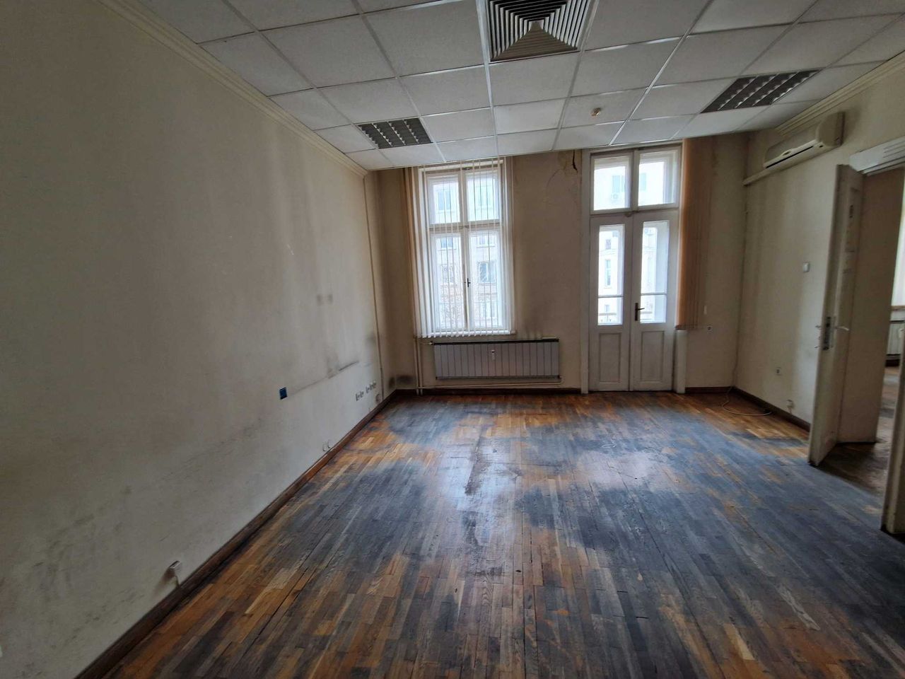 Дава се под наем Офис в София, Център - 850 кв.м за 8500 € - Снимка #7