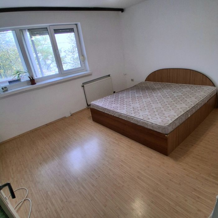Inchiriez apartament