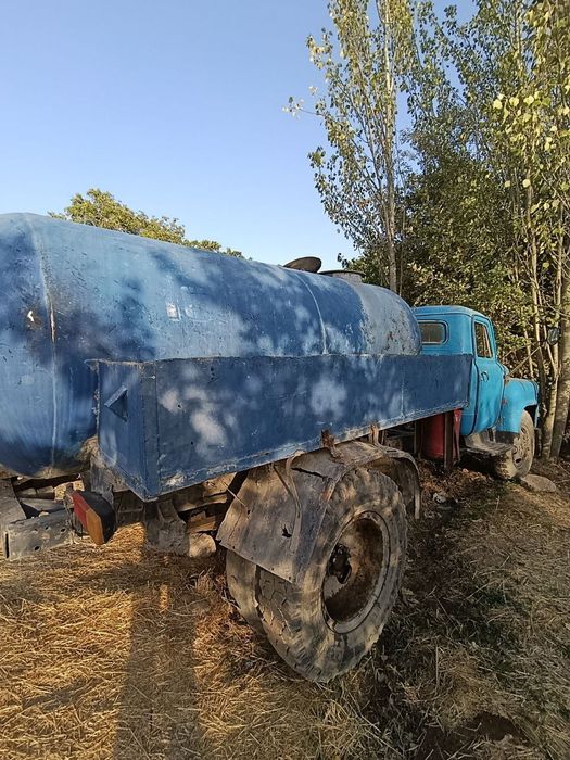 Zil Gaz 53 vadovoz moshina bez dakiment