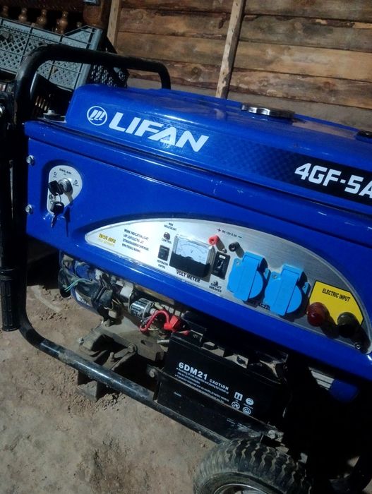 Dvijok generator 4.5kv. Yangiday koʼp ishlamagan