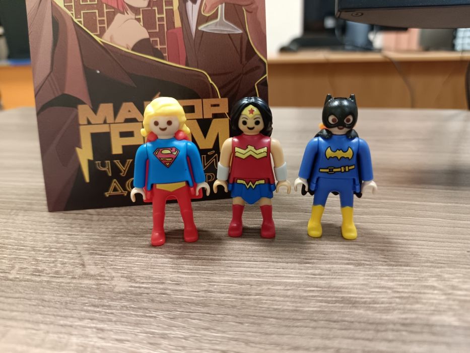 DC Киндер Сюрприз Kinder Супергерл, Чудо Женщина, Бэтгерл