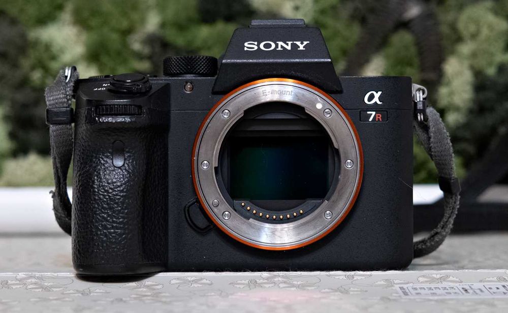 Sony A7R III și obiective