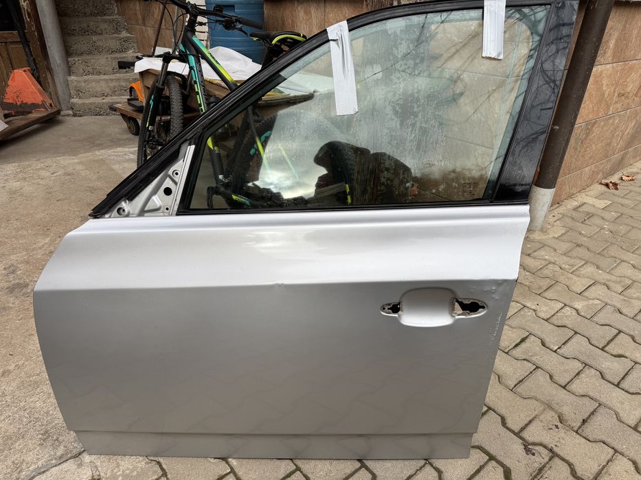 Продавам 2 бр врати за  BMW X3 E83 - предна лява и задна лява