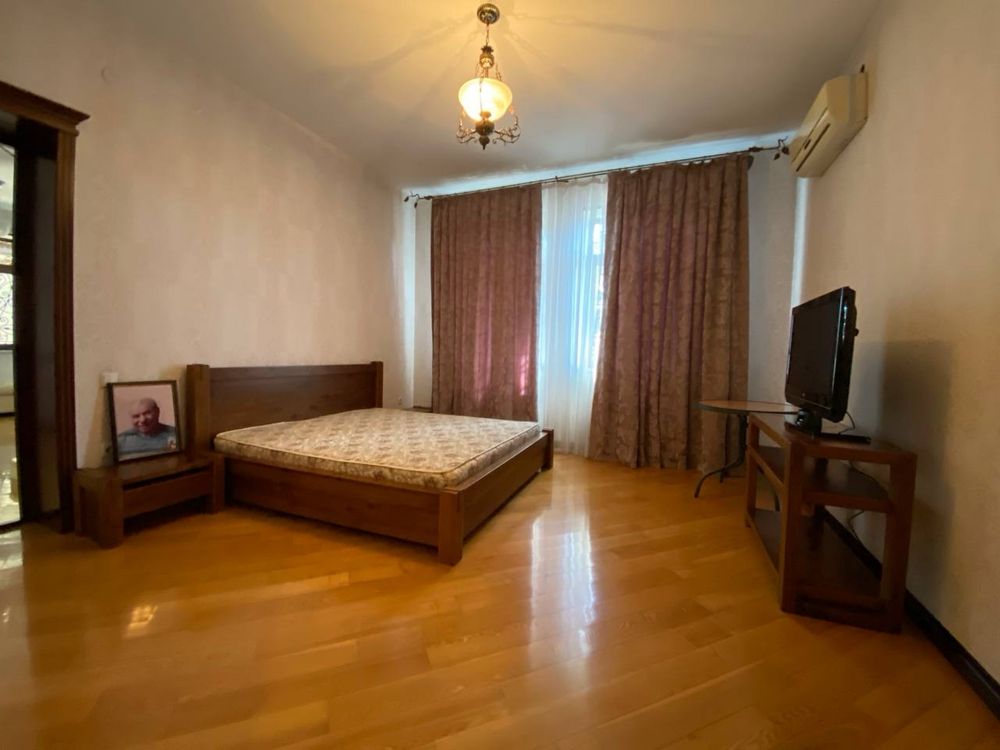 Отличный дом из кирпича 6 комнат 460 квм 5 соток Кадышева Яшнабадский
