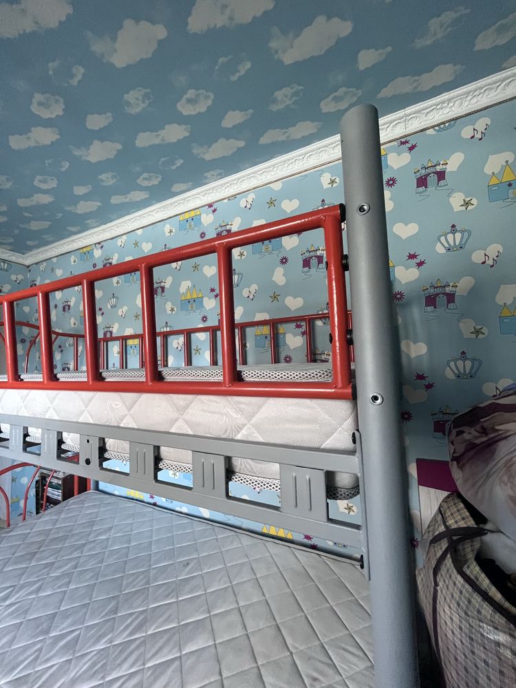 Продается кровать с матроасом