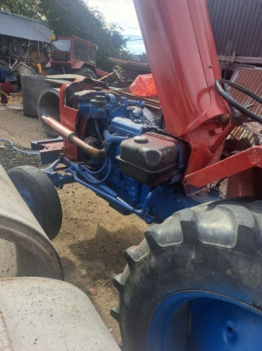 Vând tractor FIAT 411R cu motor de Brașov în 3 pistoane