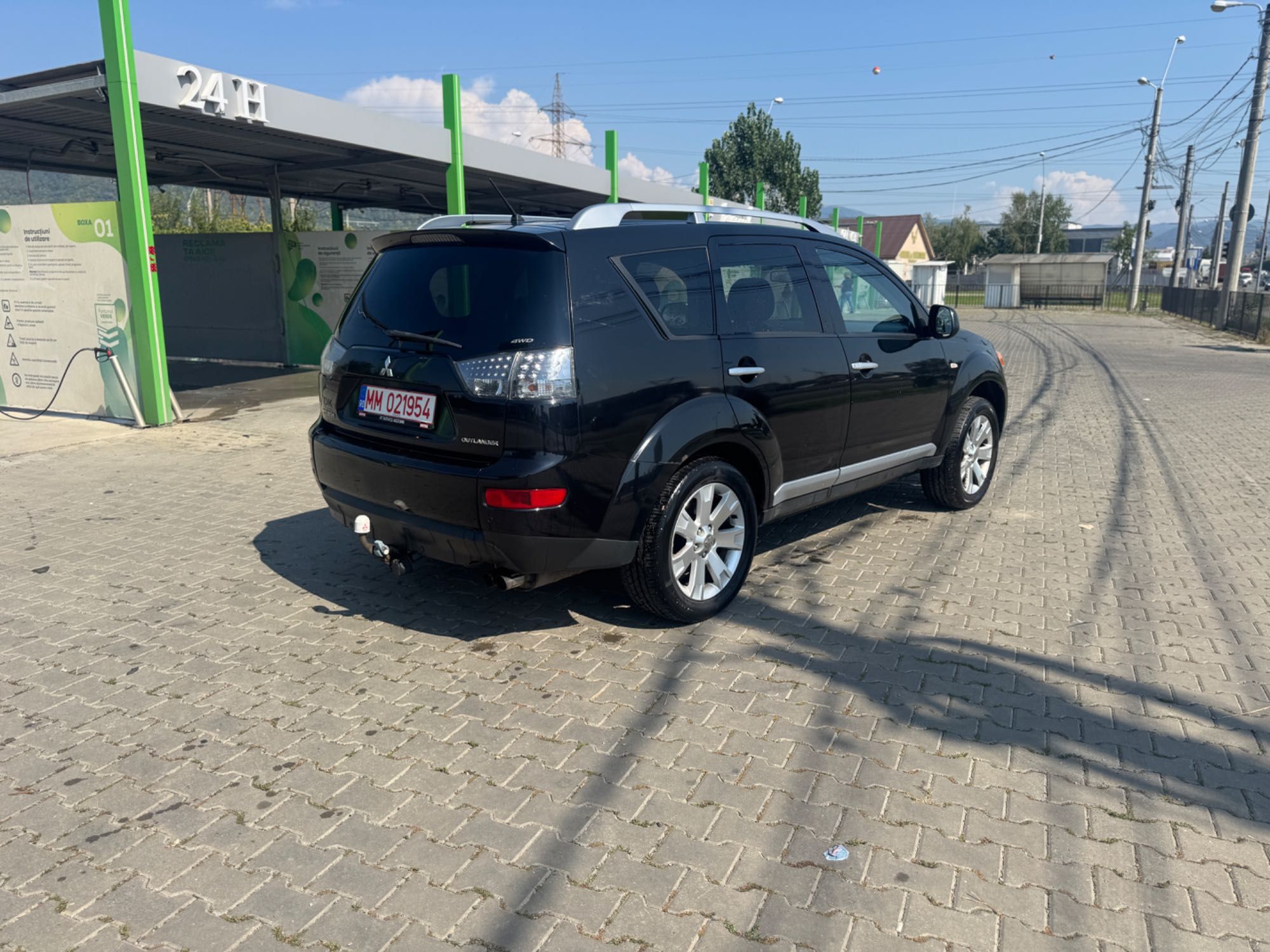 Vând Mitsubishi Outlander
