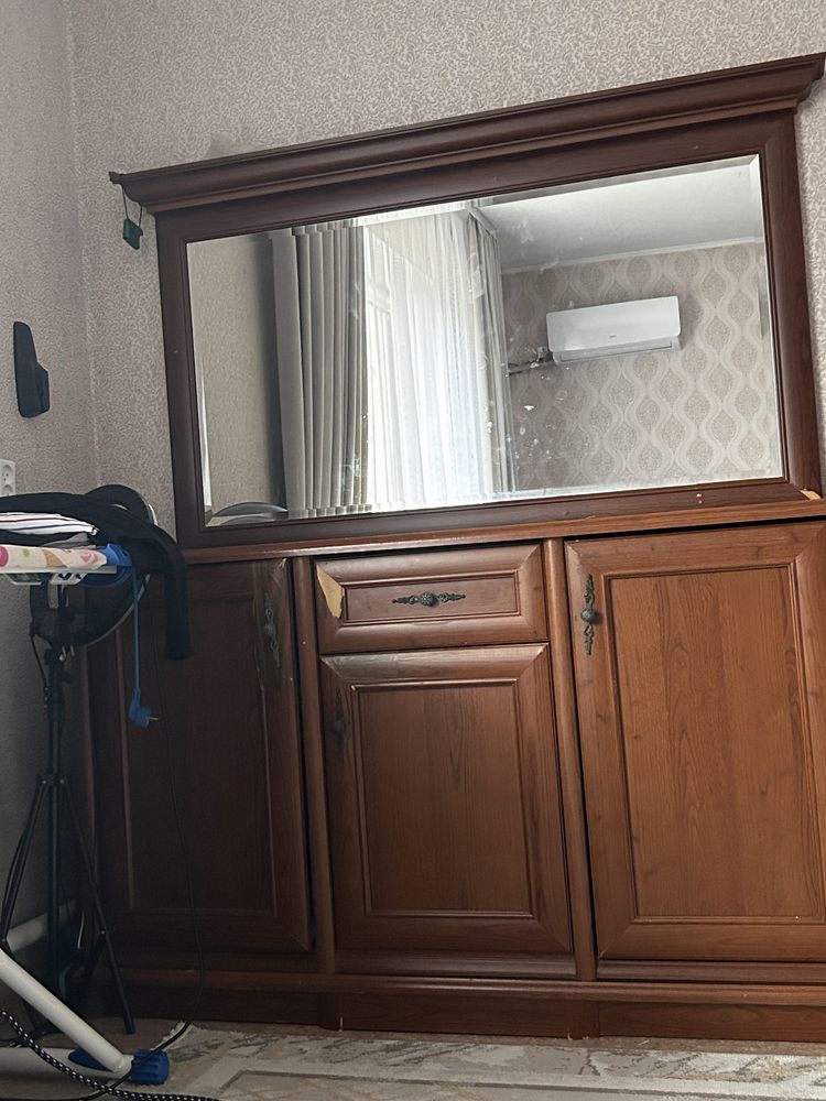 Продам комод с зеркалом