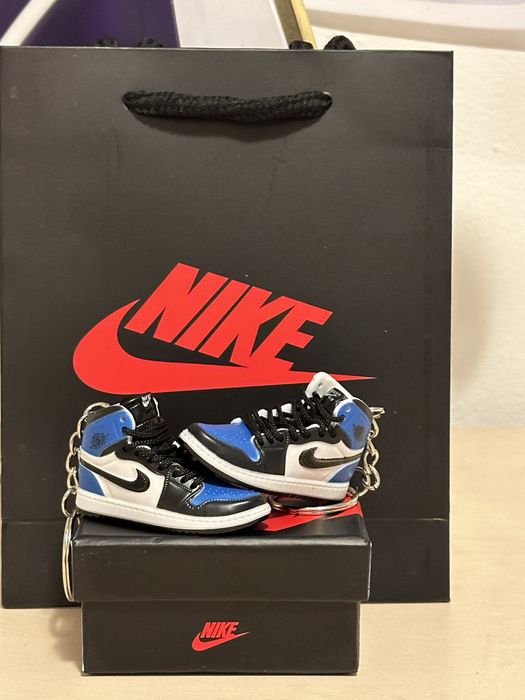 Poartă-ți pasiunea la chei! Brelocuri Nike premium-editie limitata!