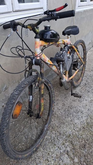 Vând bicicleta cu motor de 80cc pe gri stare perfecta nu are probleme