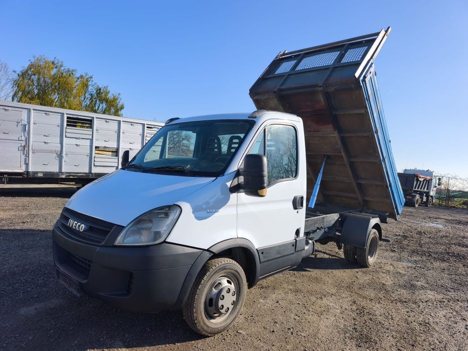 Iveco 35c15 basculabila motor3.0 cu 150 cai bascula se conduce cu b