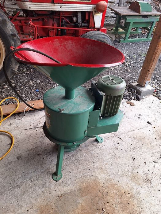 Moara 3 fazicã cu motor 7.5 kw