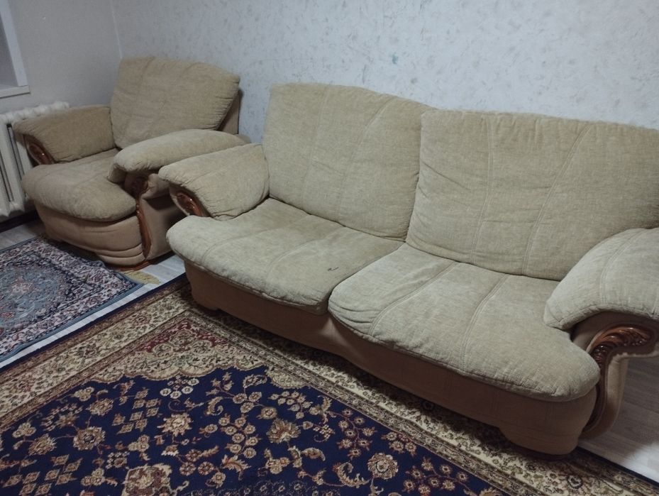 Диван один , два кресла. Б/У. ФИРМА ПОТЮТКОВ