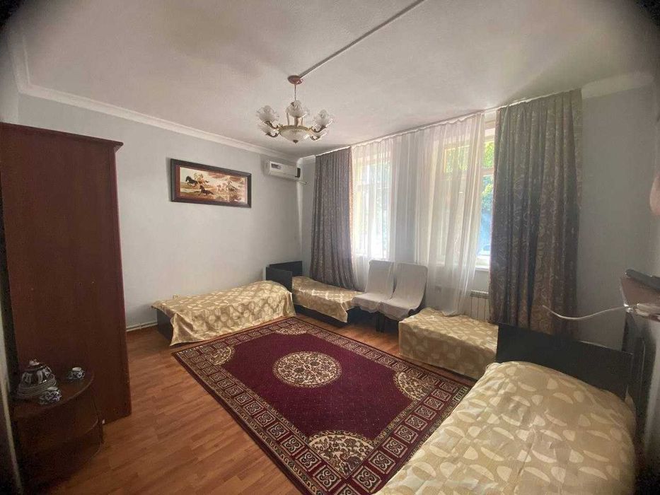 Продаётся Б/у 8 кроватей, 1 спальня и гостевой диван