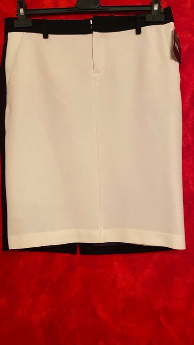 Fusta jumatae alba jumatate neagra Dika 42