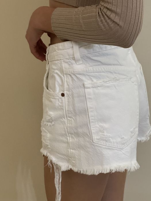 Blugi scurti albi zara M