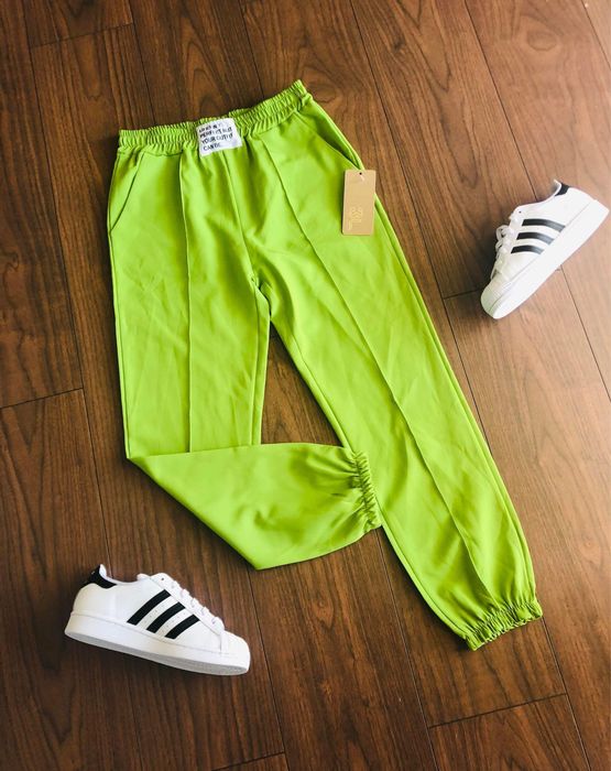 Pantaloni Sport, model actual