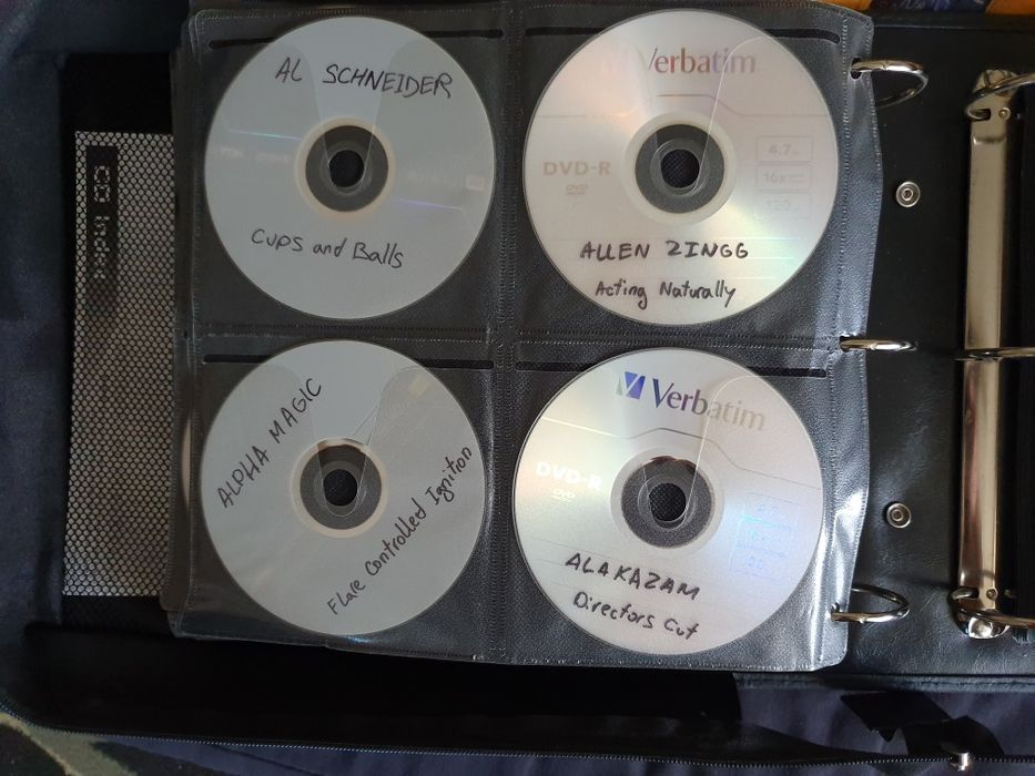 Vand colecție DVD cu trucuri, magicuri, pt copii și adulți