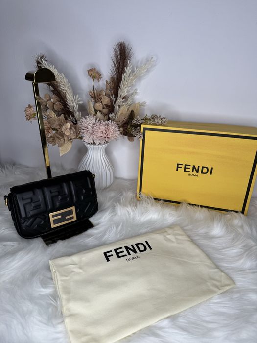Geanta Fendi Baguette Mini - piele naturala 100%, prezentare completa