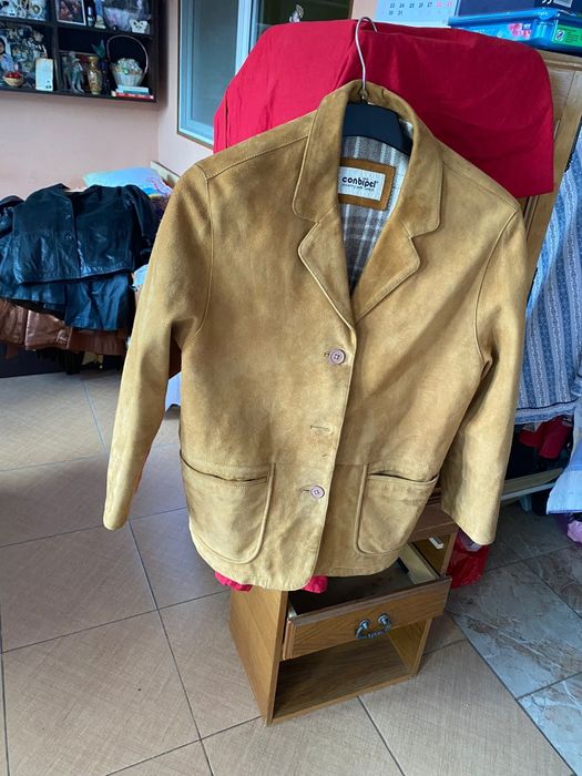 Îmbrăcăminte de piele