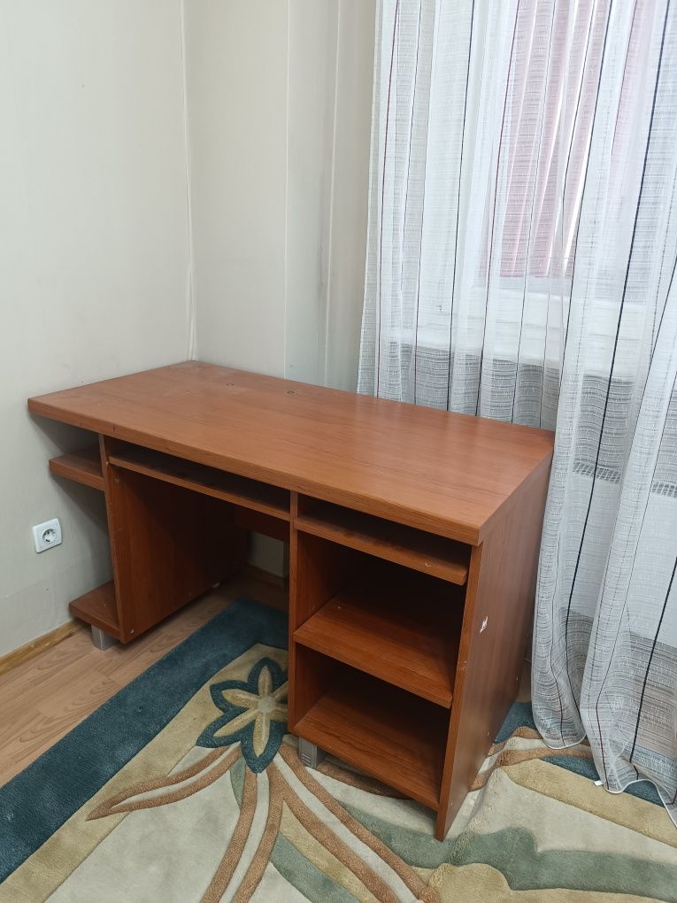 Стол компьютерный