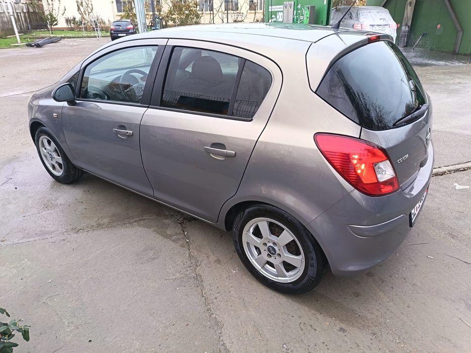 Opel corsa 1.4 Benzină 2011 euro 5