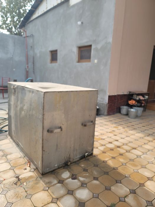 Продаётся нержавеющая ёмкость объем 1.5 тонны